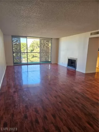 Photo #5: 2539506 Listing