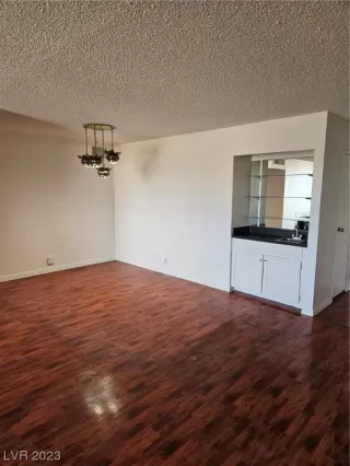 Photo #6: 2539506 Listing