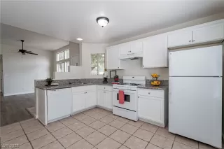 Photo #5: 2539588 Listing