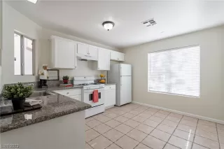 Photo #6: 2539588 Listing