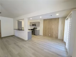 Photo #3: 2539658 Listing