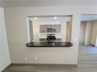 Photo #4: 2539658 Listing