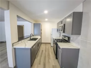 Photo #5: 2539658 Listing