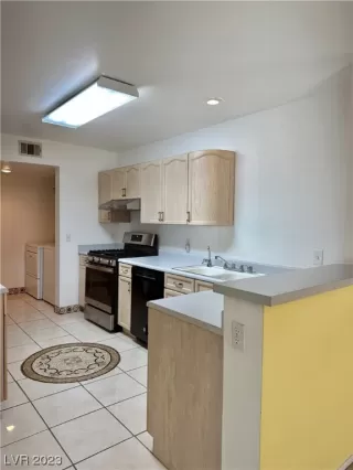Photo #4: 2539760 Listing