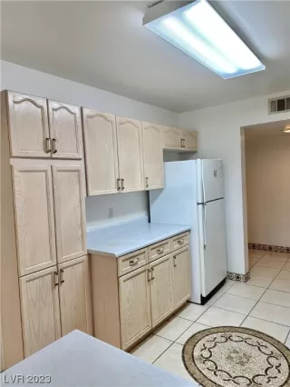 Photo #5: 2539760 Listing