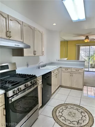 Photo #6: 2539760 Listing