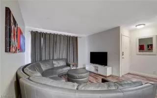 Photo #3: 2539815 Listing