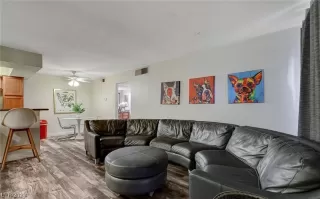 Photo #4: 2539815 Listing