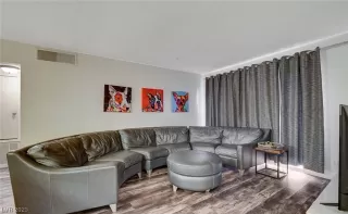 Photo #5: 2539815 Listing