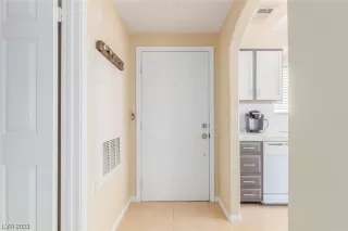 Photo #5: 2539868 Listing