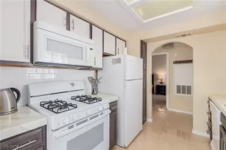 Photo #6: 2539868 Listing