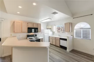 Photo #3: 2539925 Listing