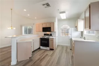 Photo #4: 2539925 Listing