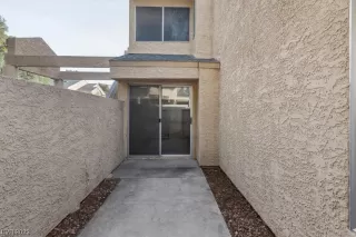 Photo #5: 2539988 Listing