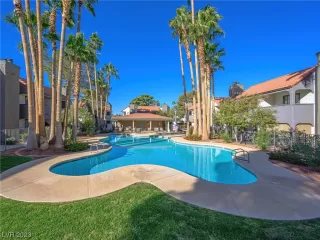 Photo #1: 2539999 Listing