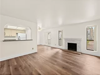 Photo #2: 2539999 Listing