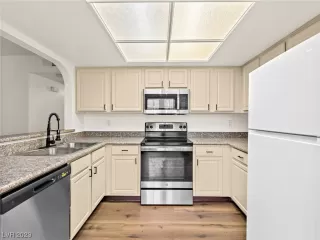 Photo #6: 2539999 Listing