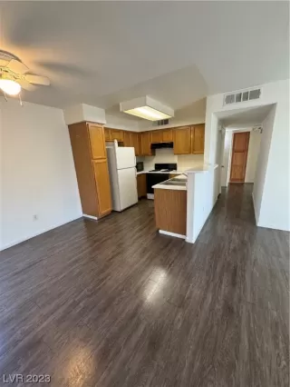 Photo #3: 2540003 Listing