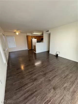 Photo #5: 2540003 Listing