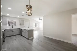 Photo #3: 2540025 Listing