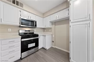 Photo #6: 2540036 Listing