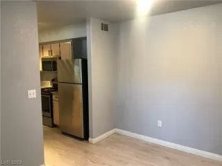 Photo #5: 2540083 Listing 