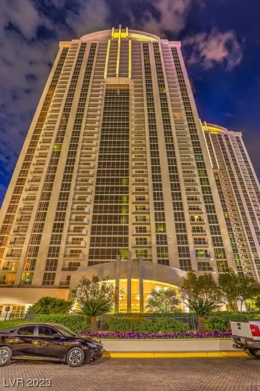 MLS: 2540086 Condo For Sale