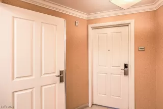 Photo #5: 2540086 Listing