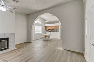 Photo #3: 2540137 Listing