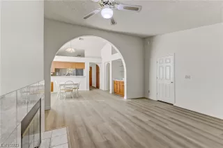 Photo #4: 2540137 Listing