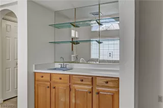 Photo #6: 2540137 Listing