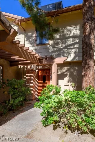 Photo #3: 2540145 Listing