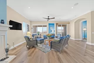 Photo #2: 2540210 Listing