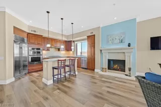 Photo #3: 2540210 Listing