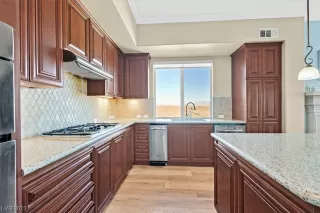 Photo #5: 2540210 Listing