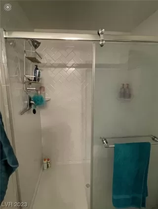 Photo #3: 2540273 Listing