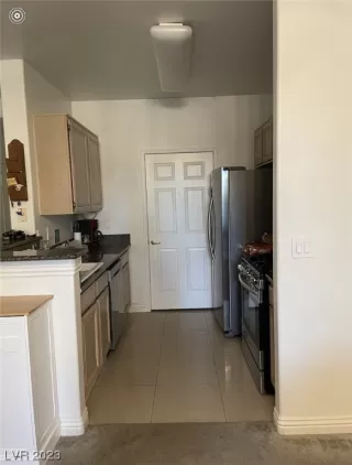 Photo #4: 2540273 Listing