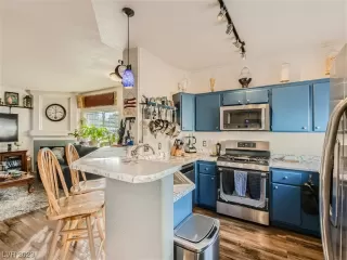 Photo #5: 2540306 Listing