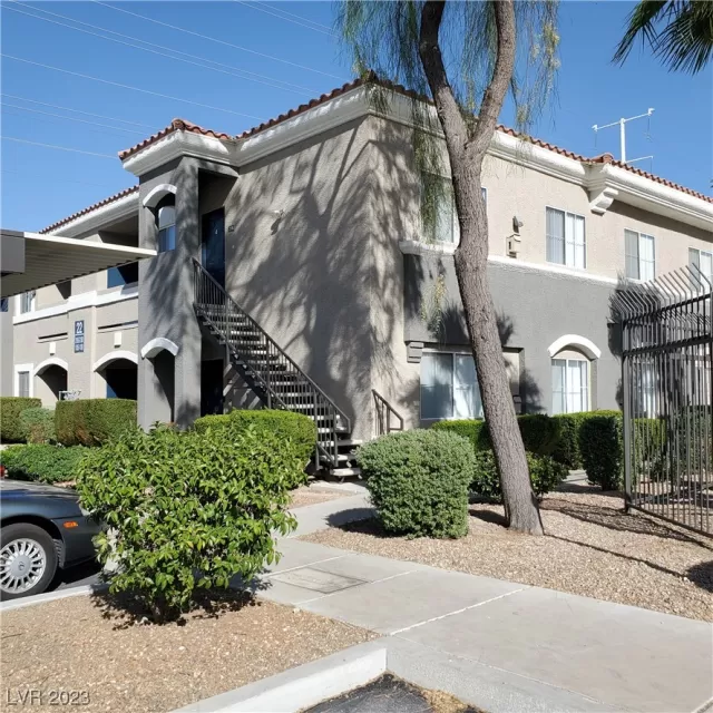 MLS: 2540366 Condo For Sale