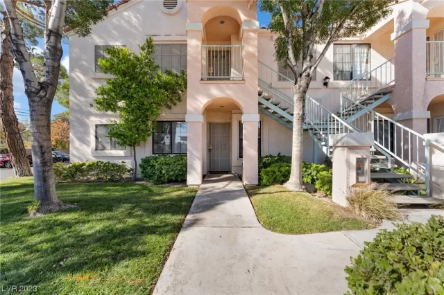 MLS: 2540373 Condo For Sale