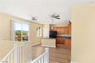 Photo #6: 2540379 Listing