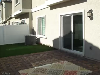 Photo #5: 2540404 Listing