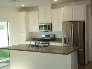 Photo #6: 2540404 Listing