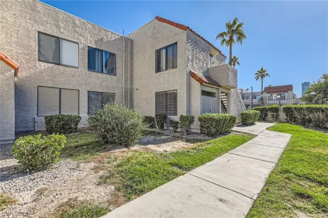 MLS: 2540413 Condo For Sale