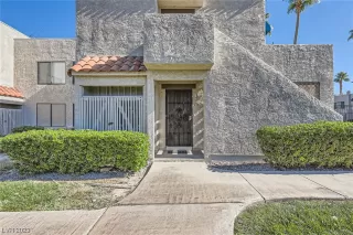 Photo #3: 2540413 Listing