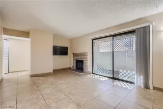 Photo #5: 2540413 Listing