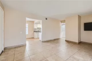 Photo #6: 2540413 Listing