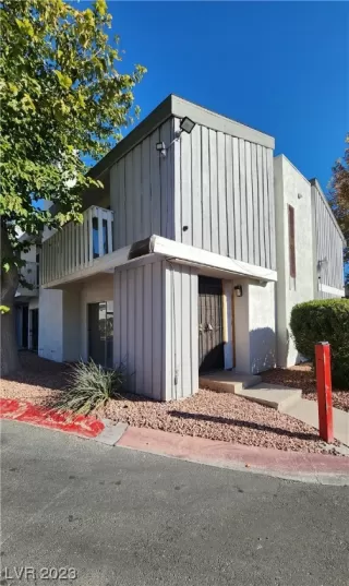 Photo #1: 2540419 Listing