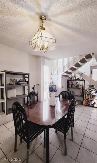 Photo #4: 2540419 Listing