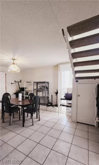 Photo #5: 2540419 Listing